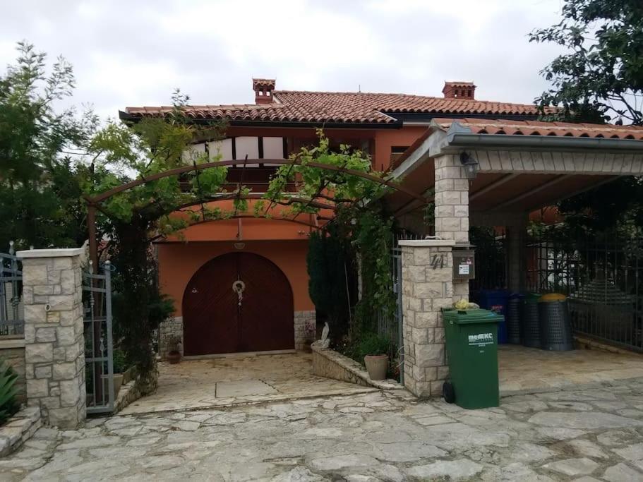 Apartma With A Parking Space Banjole, - 17398 Pula