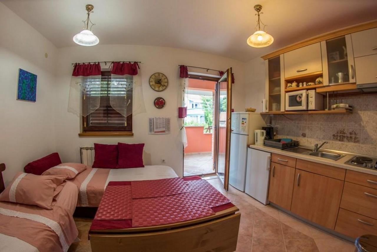 Apartma With A Parking Space Banjole, - 17398 Pula