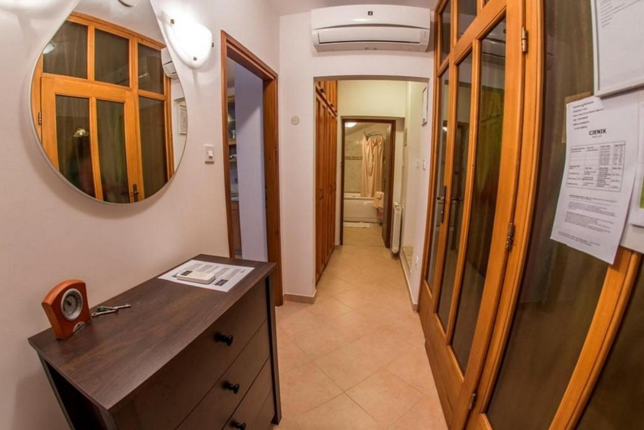 Apartma With A Parking Space Banjole, - 17398 *