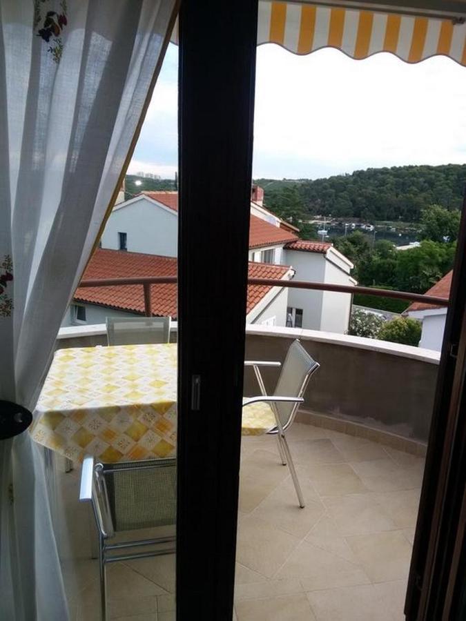 Apartma With A Parking Space Banjole, - 17398