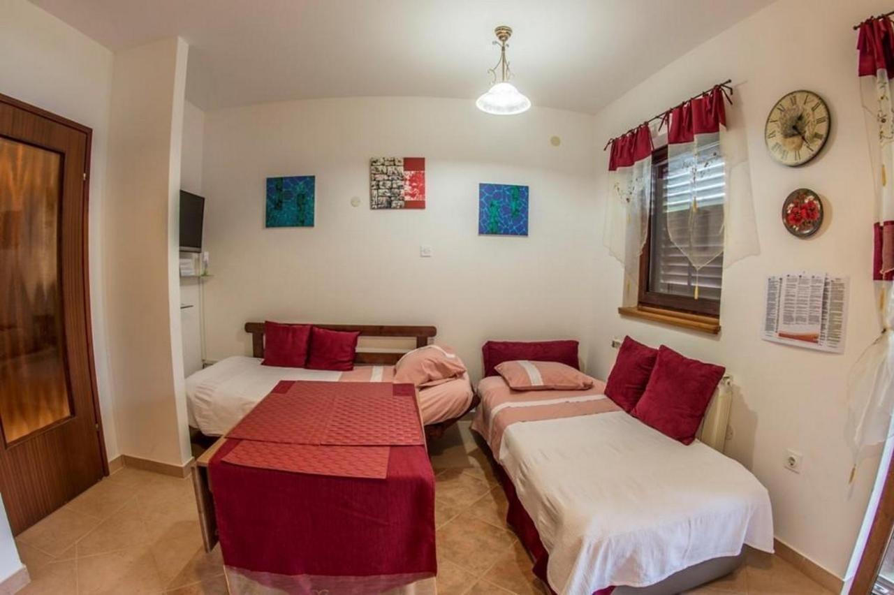 Apartma With A Parking Space Banjole, - 17398 *