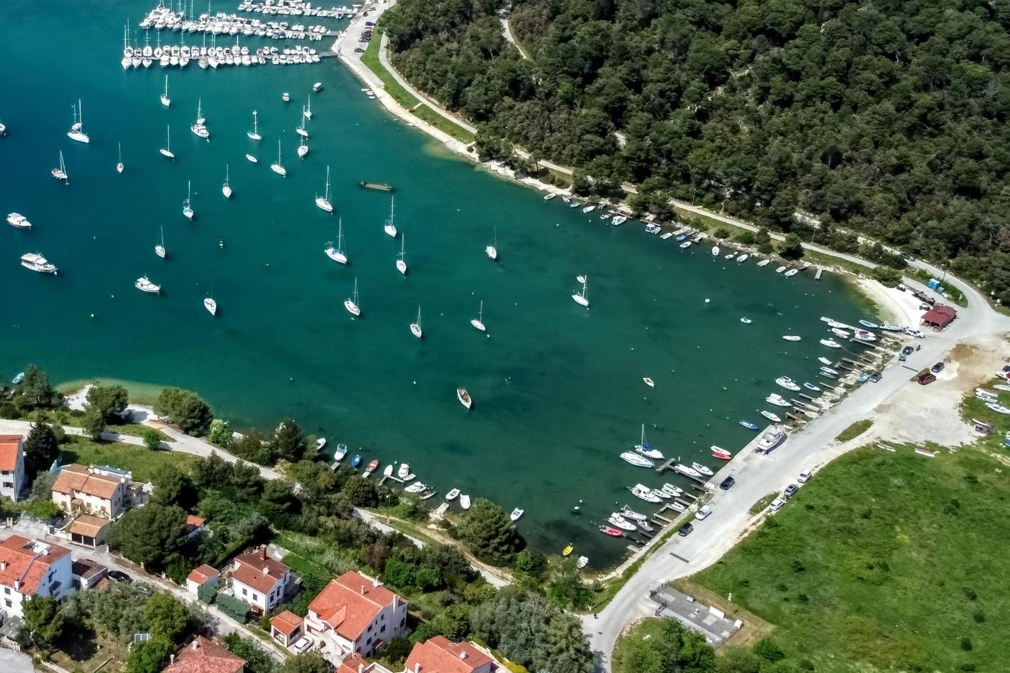 Apartma With A Parking Space Banjole, - 17398 Pula